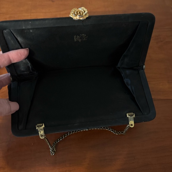 Vintage Black Satin Evening Clutch Gold Chain Strap Floral Clasp - Picture 5 of 5